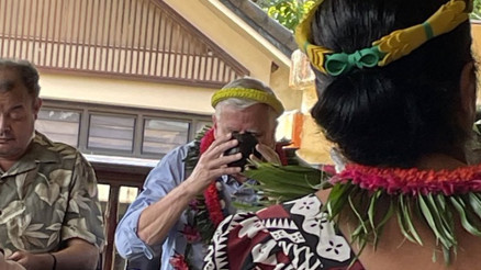 Avustralyalı milletvekili yerli içeceği geleneklere göre içince hastalandı.