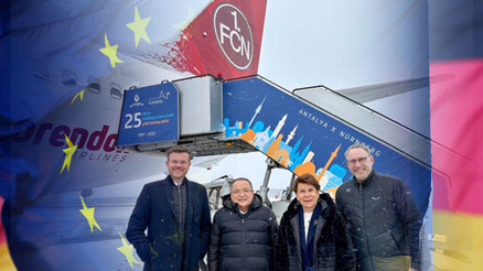 Nürnberg Havaalanı’na ‘kardeşlik’ anısına sembol uçak merdiveni Nürnberg Havaalanı’na ‘kardeşlik’ anısına sembol uçak merdiveni