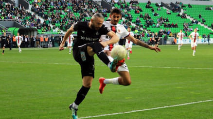 Sakaryaspor 2 golle kazandı