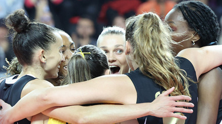 Türk derbisinde finale kalan VakıfBank oldu