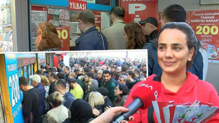 200 milyon liralık büyük ikramiye için Eminönü’nde bilet kuyruğu