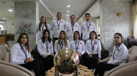 Bakan Kasapoğlu, Golbol Kadın Milli Takımı’nı tebrik etti