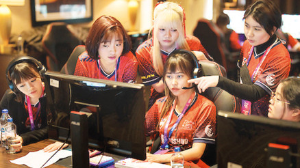 Şampiyonlar kupalarını aldı... E-Spor’un ‘gümüş’leri