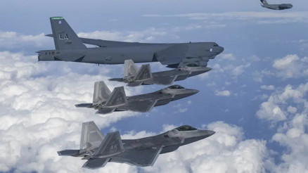 ABDnin tehdide cevabı gecikmedi Bombardıman uçakları ve gizli jetler havalandı