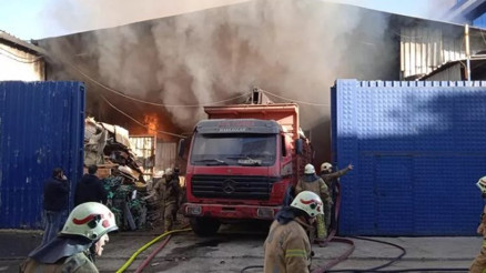 Ümraniyede depo yangını