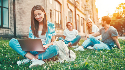 Üniversiteli kızlar erkekleri geçti