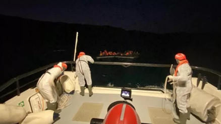 Aydın açıklarında 43 düzensiz göçmen kurtarıldı 2 düzensiz göçmenin cansız bedenine ulaşıldı