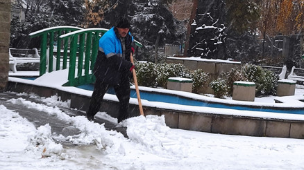 Van beyaz örtüyle kaplandı