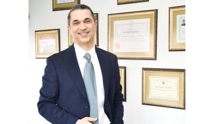 Orta yüz germeyle daha genç görünüm