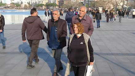 Prof. Dr. Alper Şener: Bu yıl 65 yaş üstüne özellikle grip aşılarının çok önemi var Prof. Dr. Alper Şener: Bu yıl 65 yaş üstüne özellikle grip aşılarının çok önemi var