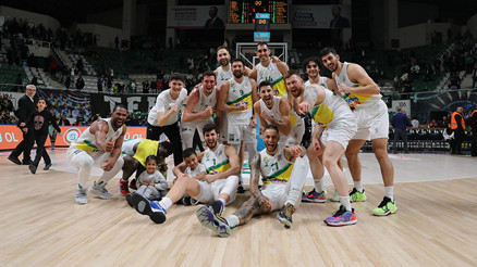 Frutti Extra Bursaspor, Darüşşafakayı farklı devirdi