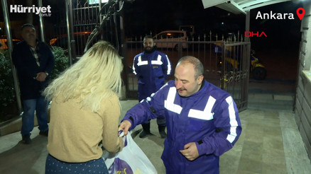 Bakan Varank, yeni yıla motokurye olarak girdi; sipariş götürdü