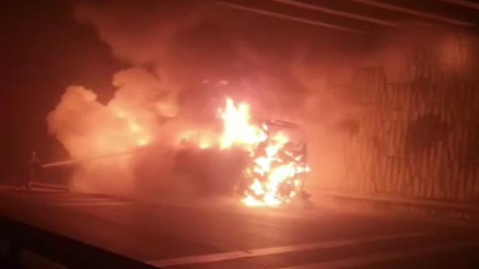 Bursada seyir halindeki yolcu otobüsü alev topuna döndü