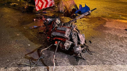 Bariyerlere çarptı, motoru yola fırladı: 3 ağır yaralı