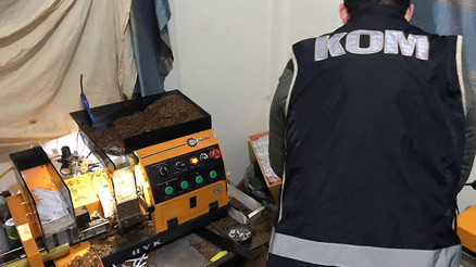 Muğlada polisten şok baskın Evdeki manzara şaşırrtıEvi sigara fabrikası gibi