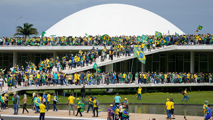Brezilya’da Bolsonaro destekçileri Ulusal Kongre’yi bastı... Brezilya’da Bolsonaro destekçileri Ulusal Kongre’yi bastı...