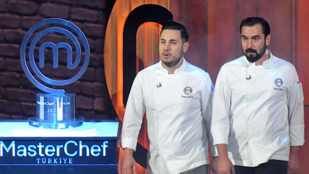 MASTERCHEF TÜRKİYE ŞAMPİYONU (BİRİNCİSİ) KİM OLDU, büyük ödülü kim kazandı Kıvanç ve Metin düellosunda kazanan kupayı kaldırdı... İşte MasterChef Türkiye birincisi