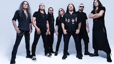 Büyük gruplar sahnede