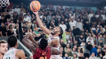 Pınar Karşıyaka evinde kaybetti