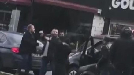 Ataşehirde trafikte yumruklu yol verme kavgası kamerada