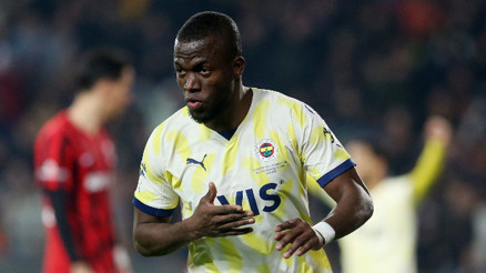 Fenerbahçede Enner Valencia yarım sezonda Vedat Muriqi ve Serdar Dursunu yakaladı