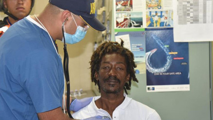 Akıntıya kapılıp 24 gün denizde sürüklendi Ketçap yiyerek hayatta kaldı...