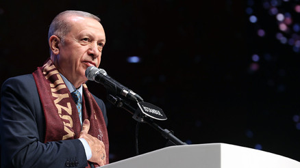 Son dakika: Cumhurbaşkanı Erdoğandan Romanlara müjde: Koordinasyon merkezi, güzel sanatlar lisesi, özel konut projesi