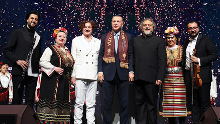 Ünlü sanatçı Goran Bregovic, Türkiye Yüzyılı şarkısına eşlik etti