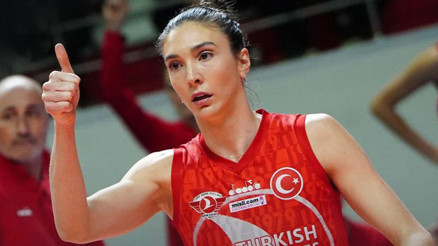 Son Dakika: Voleybolda flaş transfer... Naz Aydemir Akyol yuvaya dönüyor...