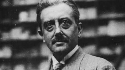 ‘Yalnız, tamamen yalnız, herkese karşı’