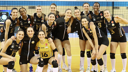 VakıfBank liderliğini korudu