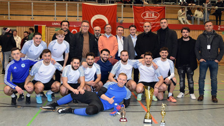 Futbol şöleninde zafer Regensburg un