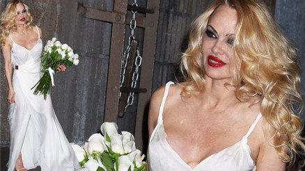 Annem bana küçükken öğretmişti: Biri sana kapıyı üzerine bornozla açarsa sakın içeri girme