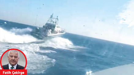 Komutanım... Havaya ateş ediyorlar Siz de ateş edin...