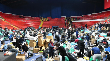 Başkent tek yürek oldu depremzedeleri unutmadı: TIR TIR yardım gidiyor Başkent tek yürek oldu depremzedeleri unutmadı: TIR TIR yardım gidiyor