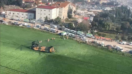 TSKnın uçan kaleleri deprem bölgelerine yardım taşıyor