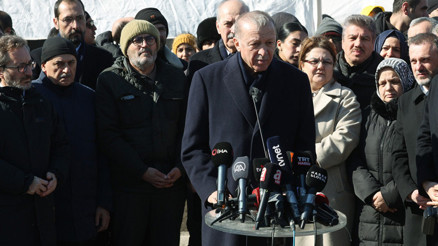 Cumhurbaşkanı Erdoğan deprem bölgesinde... Depremzedeleri Antalya, Alanya ve Mersindeki otellere yerleştirebiliriz Cumhurbaşkanı Erdoğan deprem bölgesinde... Depremzedeleri Antalya, Alanya ve Mersindeki otellere yerleştirebiliriz