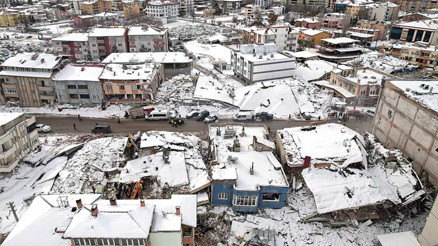 Bölgenin çilesi: Enkaz ve kar Bölgenin çilesi: Enkaz ve kar