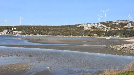 İzmir Seferihisarda deniz suyu 25 metre çekildi