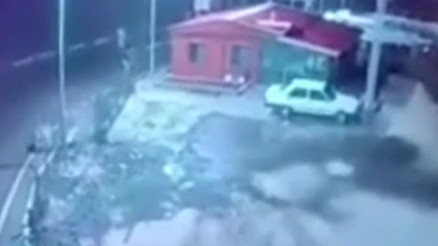 Son dakika... Kahramanmaraştaki depremin en net görüntüsü Korku dolu anlar: Araçlar beşik gibi sallandı
