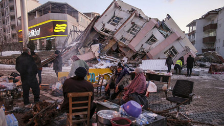 Hollanda televizyonlarının ortak yayınında depremzedeler için 89 milyon euro toplandı