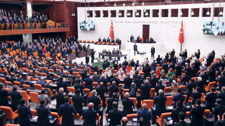 Partiler de yardıma koştu