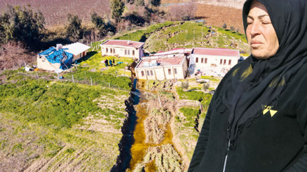 Evlerinin ortasından fay geçti... Kıyameti yaşadık Evlerinin ortasından fay geçti... Kıyameti yaşadık