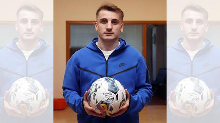 Galatasaraylı Kerem Aktürkoğlu, hat-trick yaptığı maçtaki topu depremzedeler için bağışladı