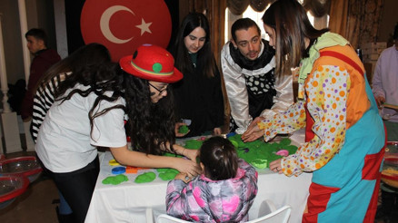 AKK çocuklar için de seferber