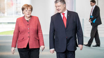 Rus troller Merkel’i telefonda işletti