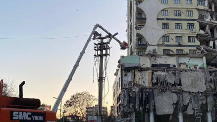 Diyarbakırda 1 bloğu yıkılan Galeria Sitesinde hayvan kurtarma operasyonu