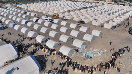 Depremzedeler hayata tutunuyor