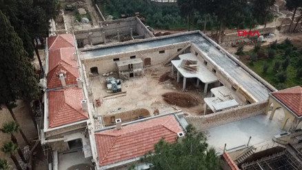 Depremde Kibar Feyzonun çekildiği tarihi konak hasar aldı