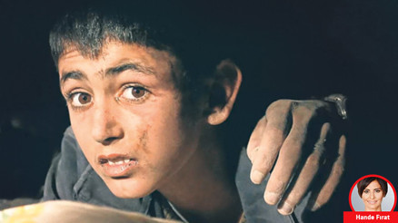 Ah be Yunus senden sonra 7 bin çocuğumuz gitti...